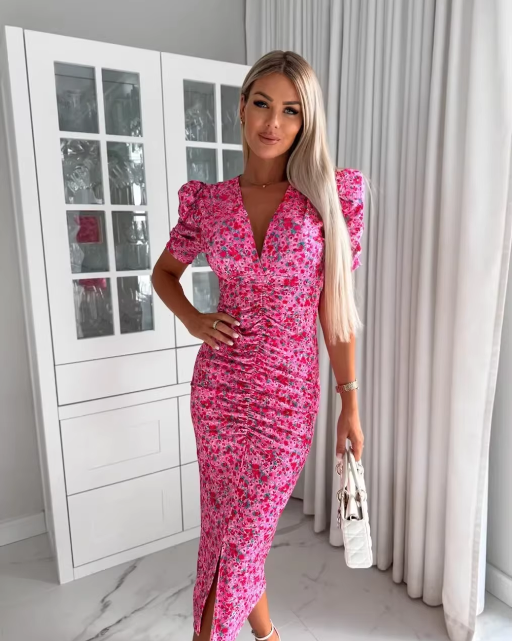 Elegante abito lungo con scollo a V