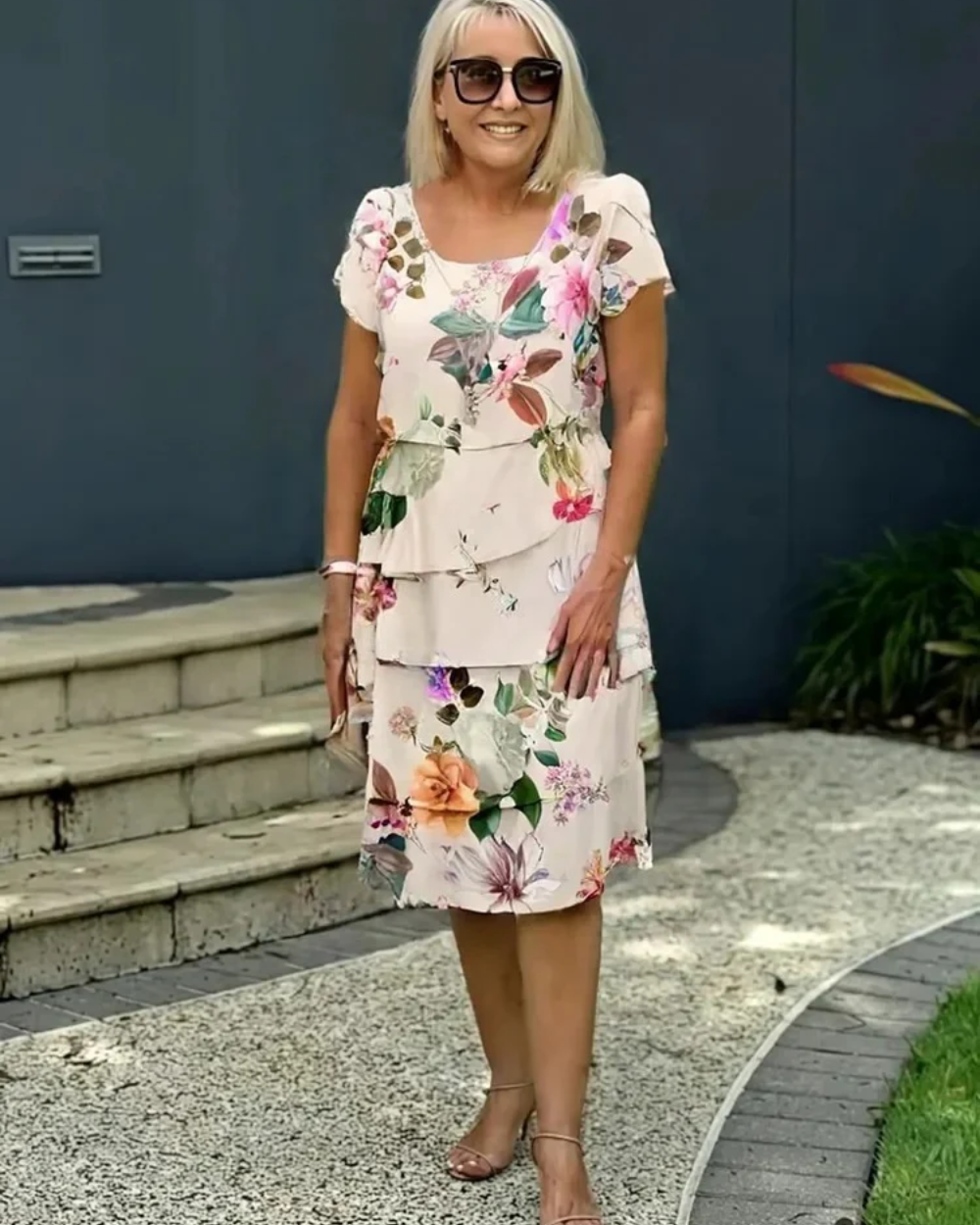 Elegante abito floreale primaverile