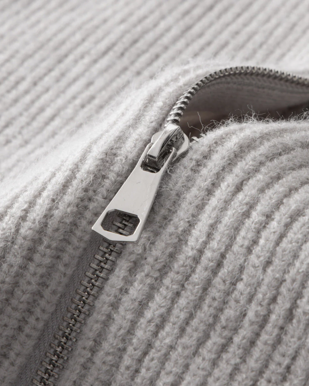 Cardigan con zip in lana merino Four Seasons