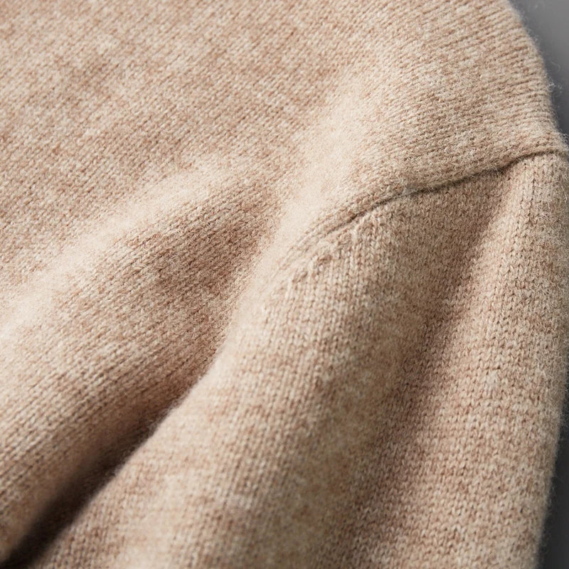 Elegante maglione a collo alto in lana merino