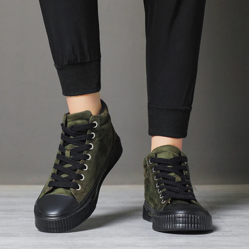 Eleganti scarpe in pelle scamosciata alta