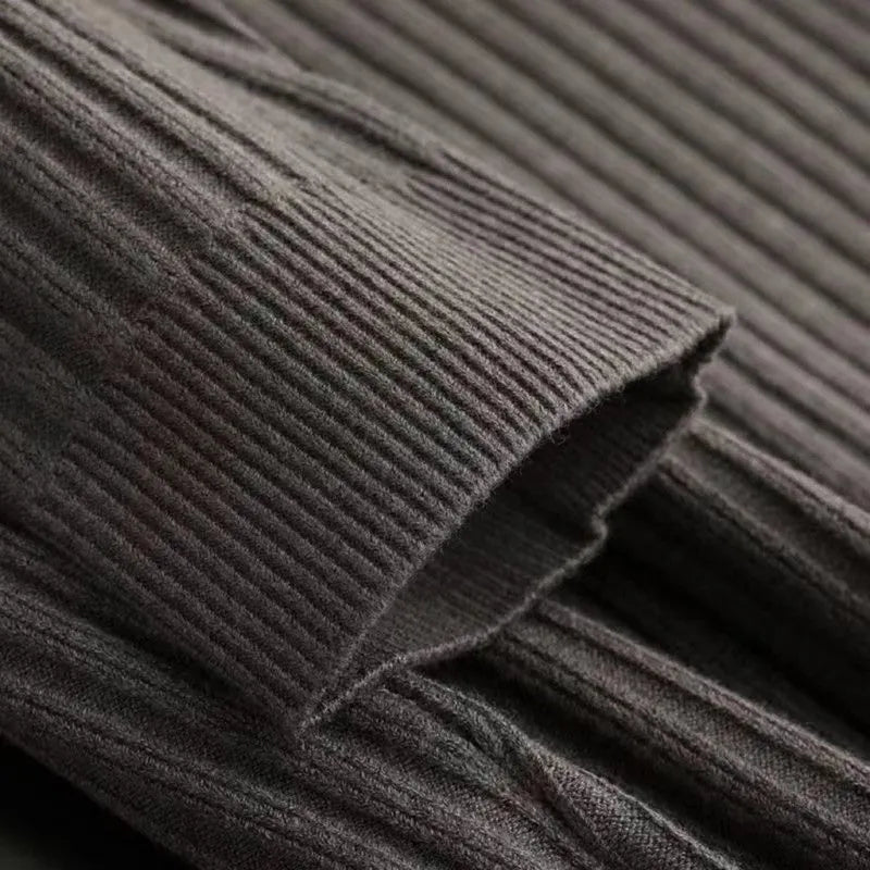 Elegante maglione con zip e motivo a righe